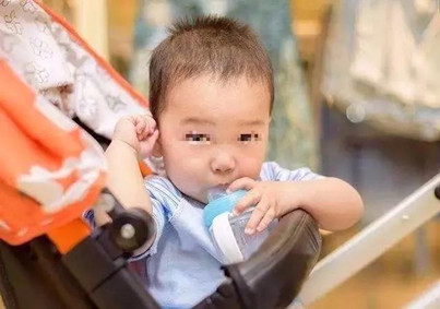 宝宝为什么总是很用力的揪耳朵？宝妈的正确做法在这里